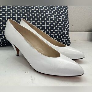 David Evins Vintage all leather white pumps heels